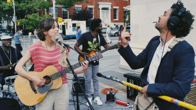 Begin-Again-Movie-Keira-Knightley-Singing-On-Streets-Wallpaper